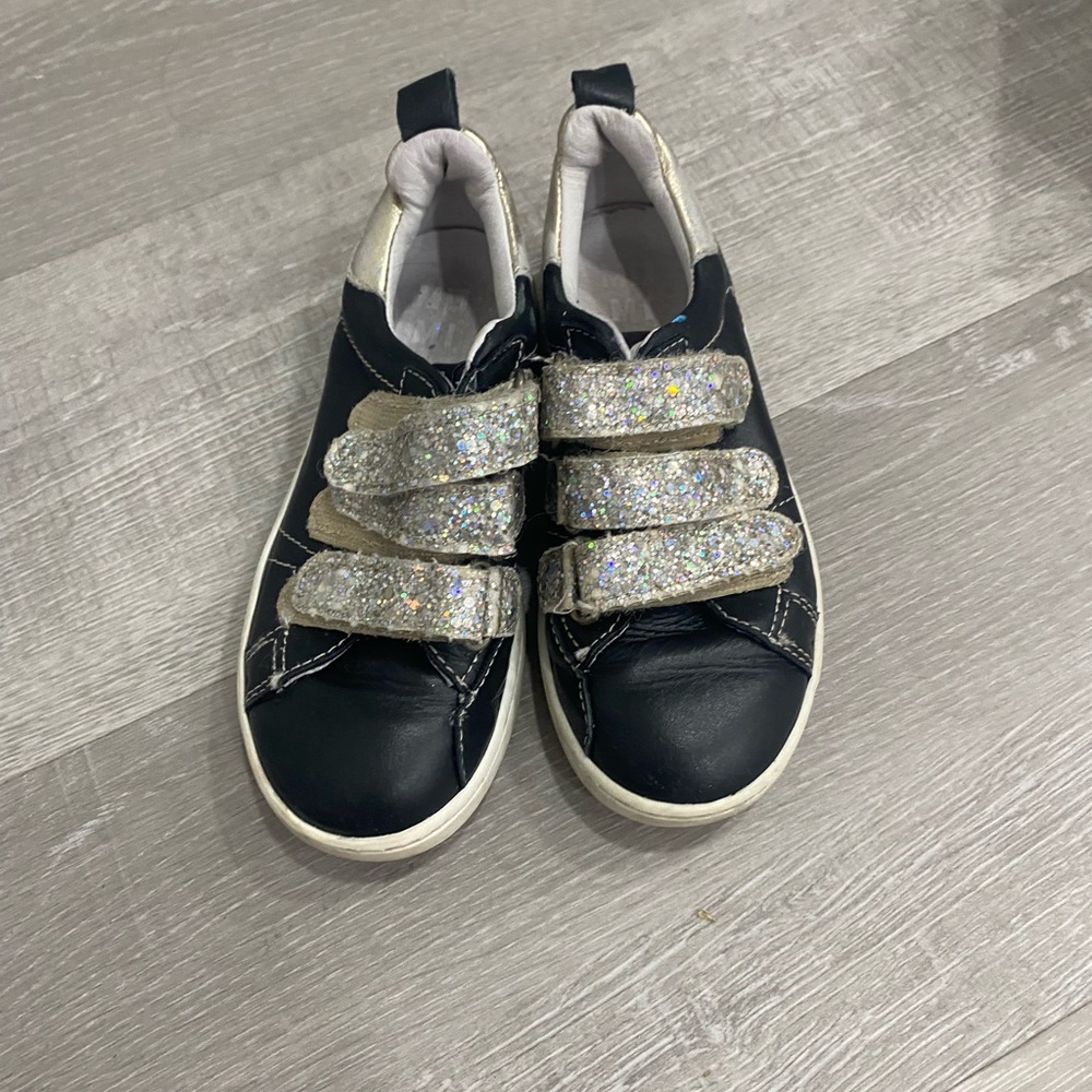 Momina black sneakers